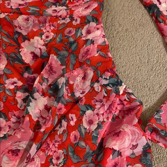 ***NWT*** B DARLIN RED AND PINK FLORAL BELL‎ SLEEVE OPEN BACK DRESS - Picture 2 of 14